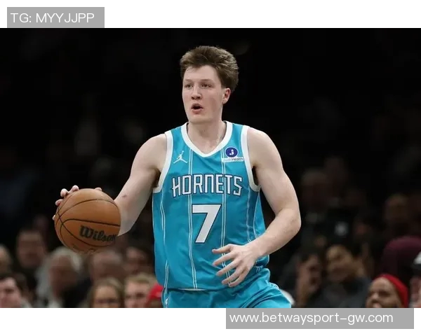 克尼佩尔昨日崴脚伤退今日现身兄弟高中比赛走路正常未佩戴护具